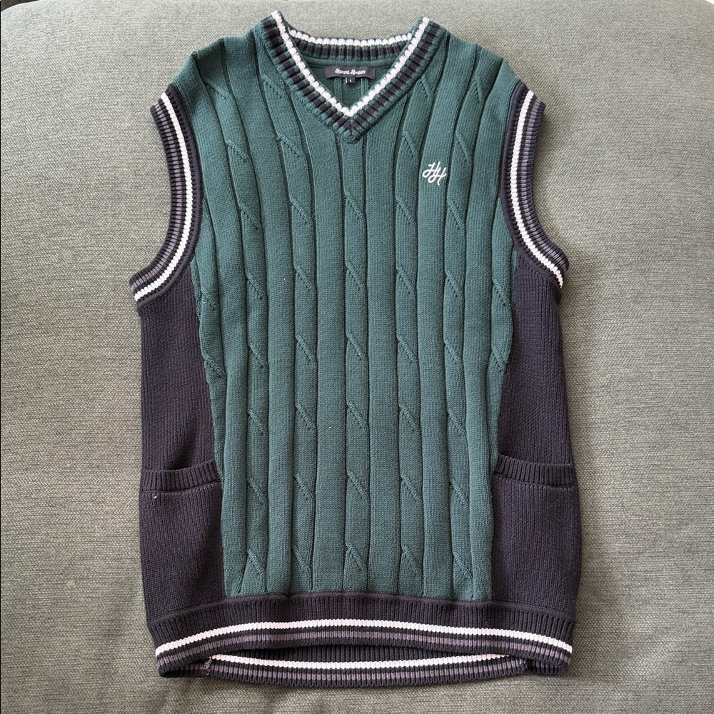 Hazard Hunters Golf Cable-Knit V-Neck Sweater Vest - Size Large - Like New